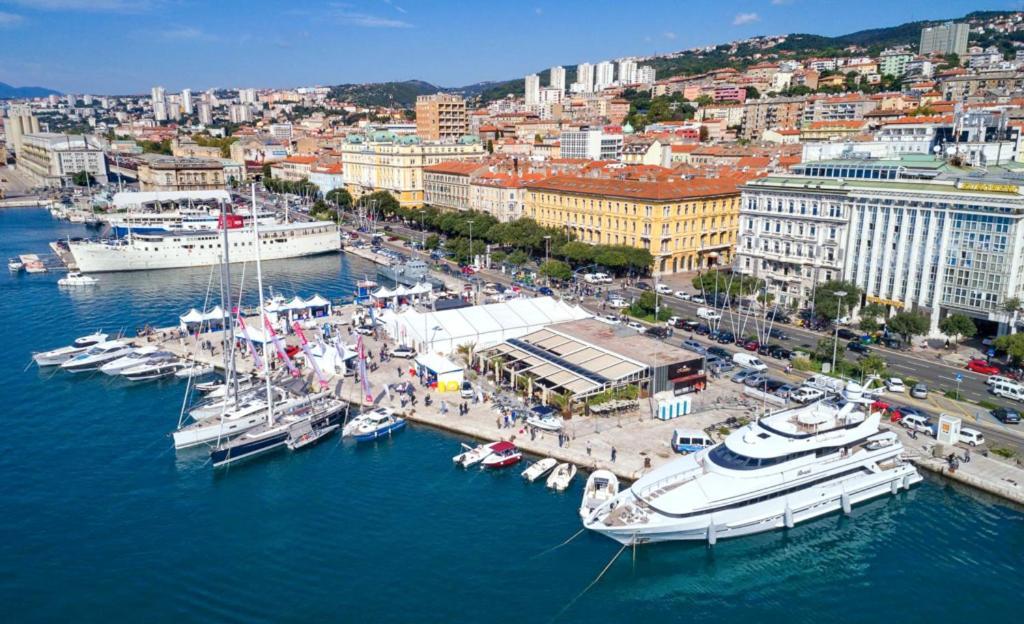 Odeon Apartment And Rooms Rijeka Exterior foto
